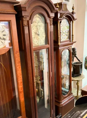 背の高いアンティーク時計